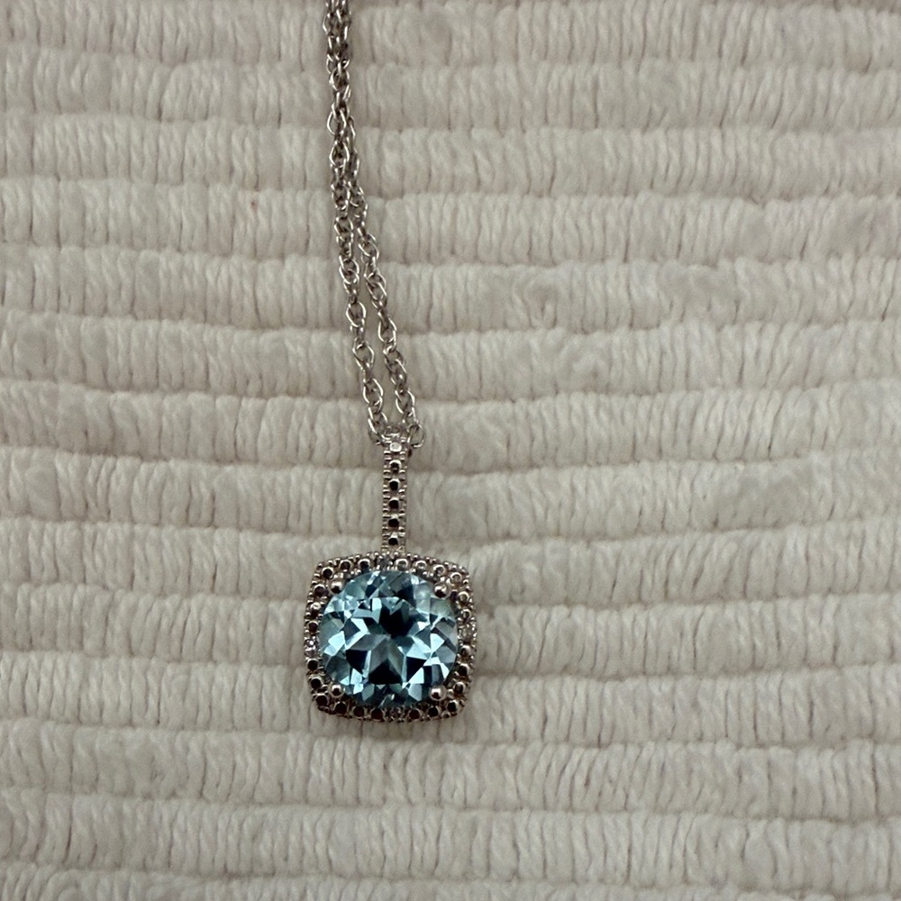 Source Unknown Silver Necklace With Light Blue Gem - image 3
